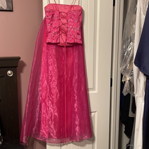 Dress - Picture 3 of 3